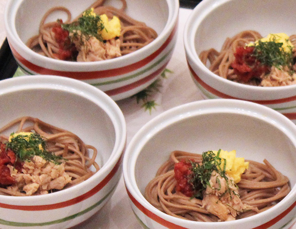 叩き梅干し玉子蕎麦