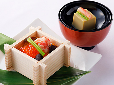 井型寿司（蟹・イクラ）季節のお椀